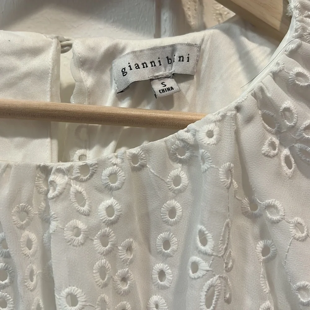 Gianni Bini woven Maurice’s eyelet balloon sleeve blouse size s - Picture 2 of 3